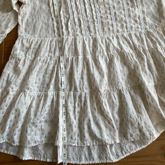 White teardrop 3/4 length blouse. - Picture 2 of 5